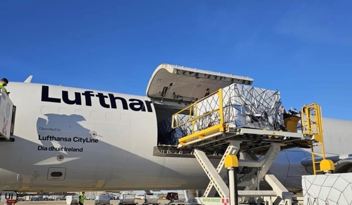 Lufthansa is transferring cargo.