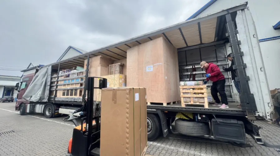 BSI Poland overseas warehouse staff loading and unloading goods