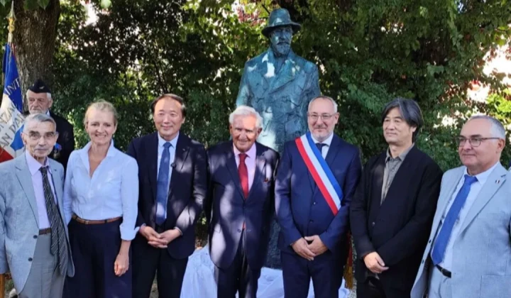 Father Robert Jacquinot de Besange was unveiled in Saintes, France, his hometown. 